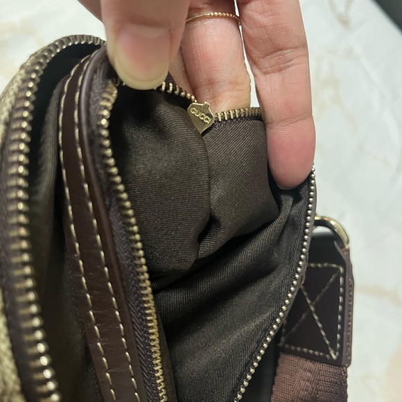 Authentic GUCCI  crossbody - Picture 3 of 8